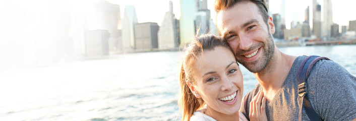 In love couple enjoying sunset on Brooklyn heights, NYC - obrazy, fototapety, plakaty