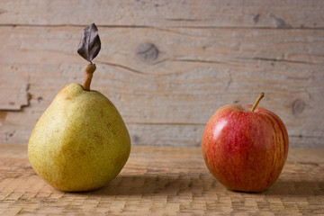 Apple and pear fruit