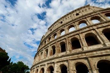 THE COLISEUM OF ROME, ITALY 
