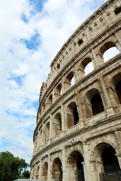 THE COLISEUM OF ROME, ITALY 
