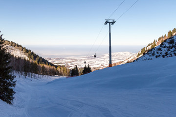 Fototapeta na wymiar track for ski and snowboard in the mountains