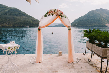wedding isle and arch