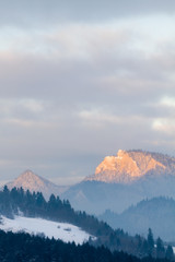Fototapeta na wymiar Winter panorama of Pieniny mountain with Three Crowns Peak.