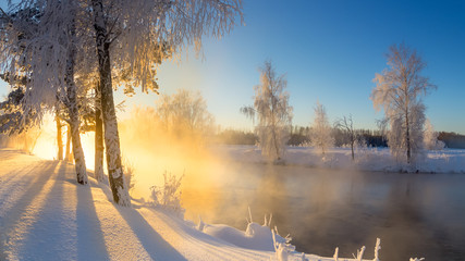 зимний утренний пейзаж с туманом на берегу реки и лесом, Россия, Урал - obrazy, fototapety, plakaty