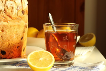 Bicchiere di tè con limone
