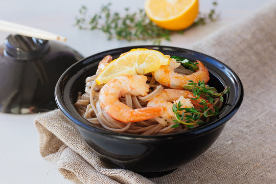Soba noodles with roasted shrimps in bowl