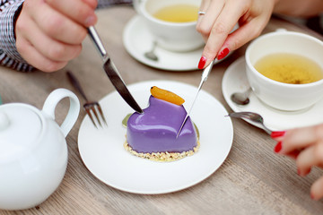 Dessert cut knife