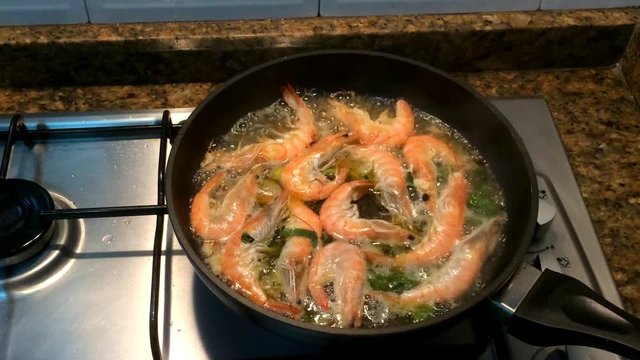 Shrimps in der Pfanne