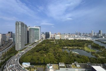 汐留ビル群と浜離宮