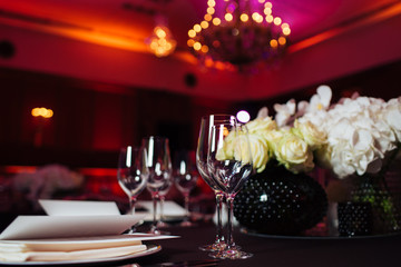 beautiful wedding design, chic restaurant, catering at a restaurant