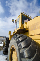 Fototapeta premium construcrion, machine, bulldozer, dozer, tire, blue sky, m,achinery, yellow 
