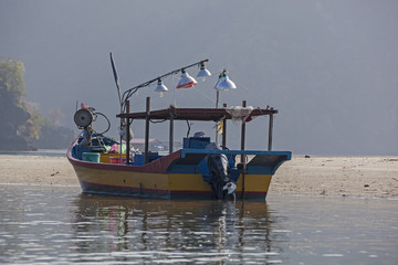 Obraz premium Fishing boat anchored near sandy shallow, Langkawi