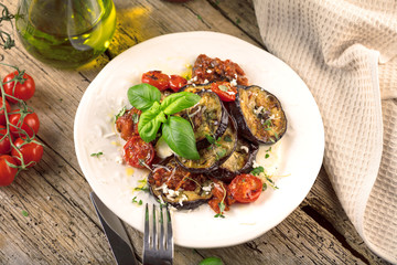 Frische Aubergienen Gericht