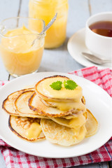 Pancakes with lemon curd