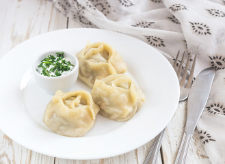 Traditional Turkish manti with sour cream sauce