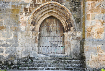 Portada gótica de la iglesia de Santa María, Gumiel de Izán, Burgos