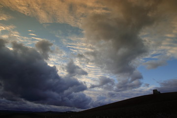 Fototapeta na wymiar Ciel nuageux dans le Razès, Aude, France