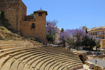 Teatro romano de Málaga en primavera