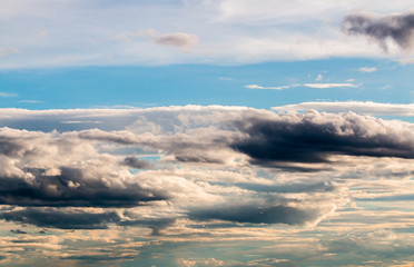 Obraz premium colorful dramatic sky with cloud at sunset