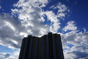 Тучи  над  домом.  Владивосток.