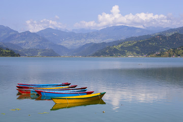 Fototapeta na wymiar Lake Phewa in Pokhara, Nepal, with the Himalayan mountains