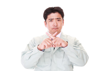 禁止の意思表示をする男性
