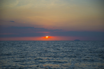 Fototapeta premium Stunning beautiful sunset in the Gulf of Thailand.