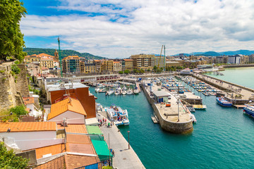 Obraz premium Old hardbour in San Sebastian