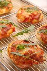 Small Pizza with mozzarella Cheese, ham and arugula