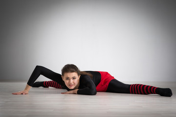 Fototapeta na wymiar girl doing gymnastics