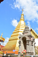Fototapeta premium Wat Phra That Cho Hae, Phrae Thailand