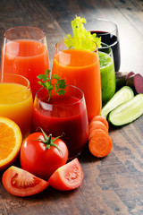 Fototapeta na wymiar Glasses with fresh organic vegetable and fruit juices