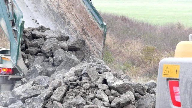 d&eacute;chargement de camion benne