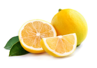 Fototapeta na wymiar Lemon with leaves