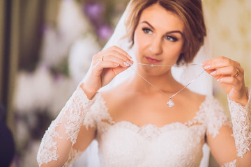 Fototapeta premium gorgeous happy luxury stylish brunette bride near a window on the background of vintage room