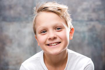 Cute smiling boy © LIGHTFIELD STUDIOS