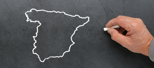 Carte de l'Espagne à la craie sur ardoise