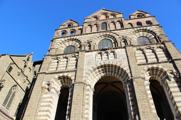Fototapeta na wymiar Cathédrale Notre-Dame, Puy-en-Velay, Auvergne, Haute-Loire