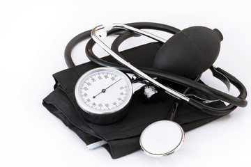 Analoges Blutdruckmessger&auml;t mit schwarzer Manschette