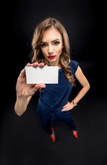 Naklejka premium Businesswoman showing card