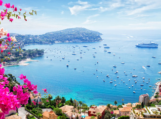 paysage de la côte d& 39 azur, eau turquoise et ciel bleu de la côte d& 39 Azur aux beaux jours d& 39 été, France, tonique