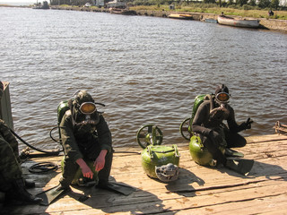 The diver-scout, military preparation in natural reservoirs