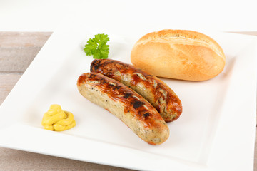 Bratwurst mit Brötchen