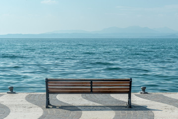 Fototapeta na wymiar shore of Lake Garda