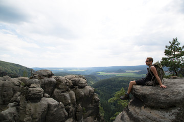 Junger Wanderer, Nationalpark Sächsische Schweiz, Sommer; Young hiker, summer