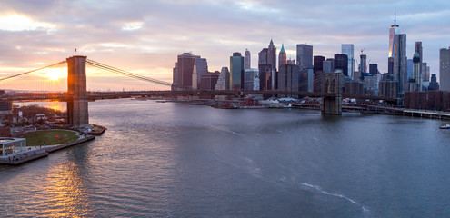Naklejka na ściany i meble Brooklyn Bridge Manhattan Skyline at Sunset New York City