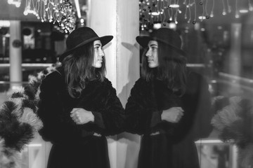 Obraz premium Black and white art photography monochrome, girl in hat