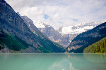Fototapeta na wymiar Lake Louise, Banff National Park in the Canadian Rockies.