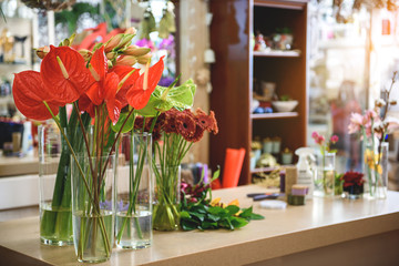Große Auswahl an Blumensträußen im Geschäft