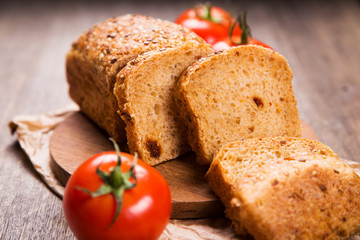 tomato bread with sesame